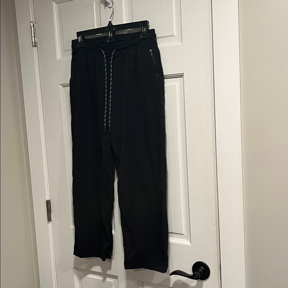 Athleta Trekkie Cropped Active Pants Size 6 in Black - Picture 3 of 13